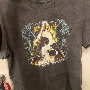 Def Leopard Band Tee from Garage Sz Medium